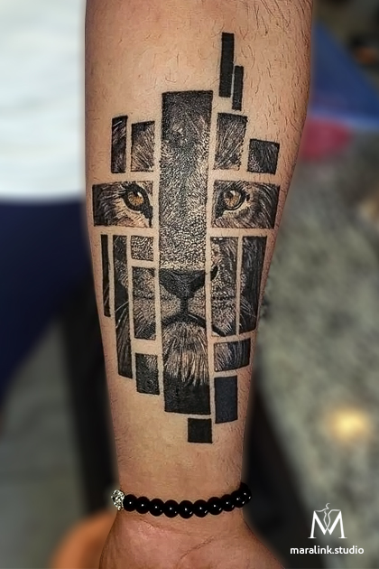 Geometric lion — black & grey — body tattoo by Maral at Maralink Studio, Richmond Hill